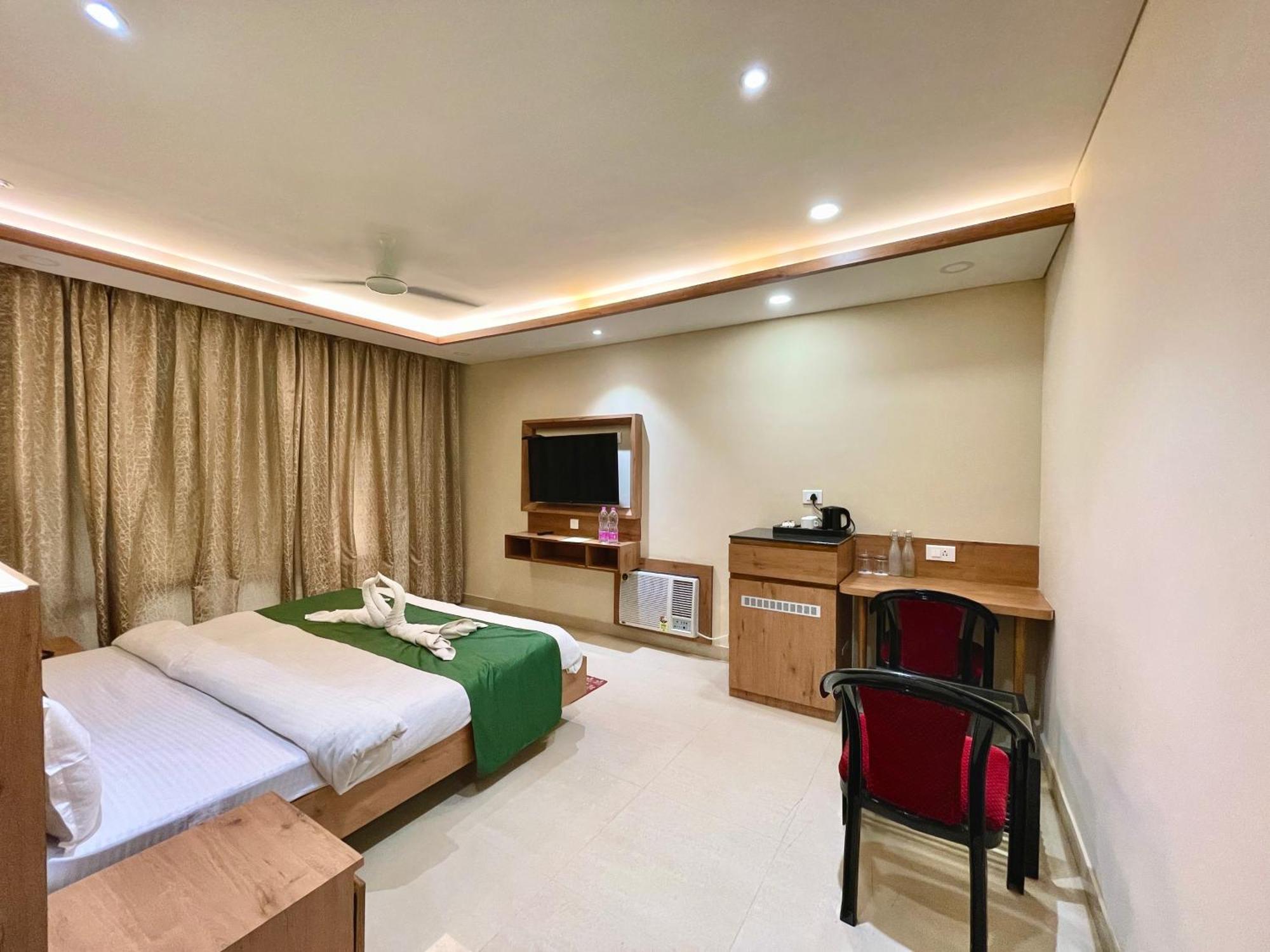 Hotel Hotel Rockbay, Puri Swimming-Pool, Near-Sea-Beach-And-Temple Fully-Air-Conditioned-Hotel With-Lift-And-Parking-Facility Puri