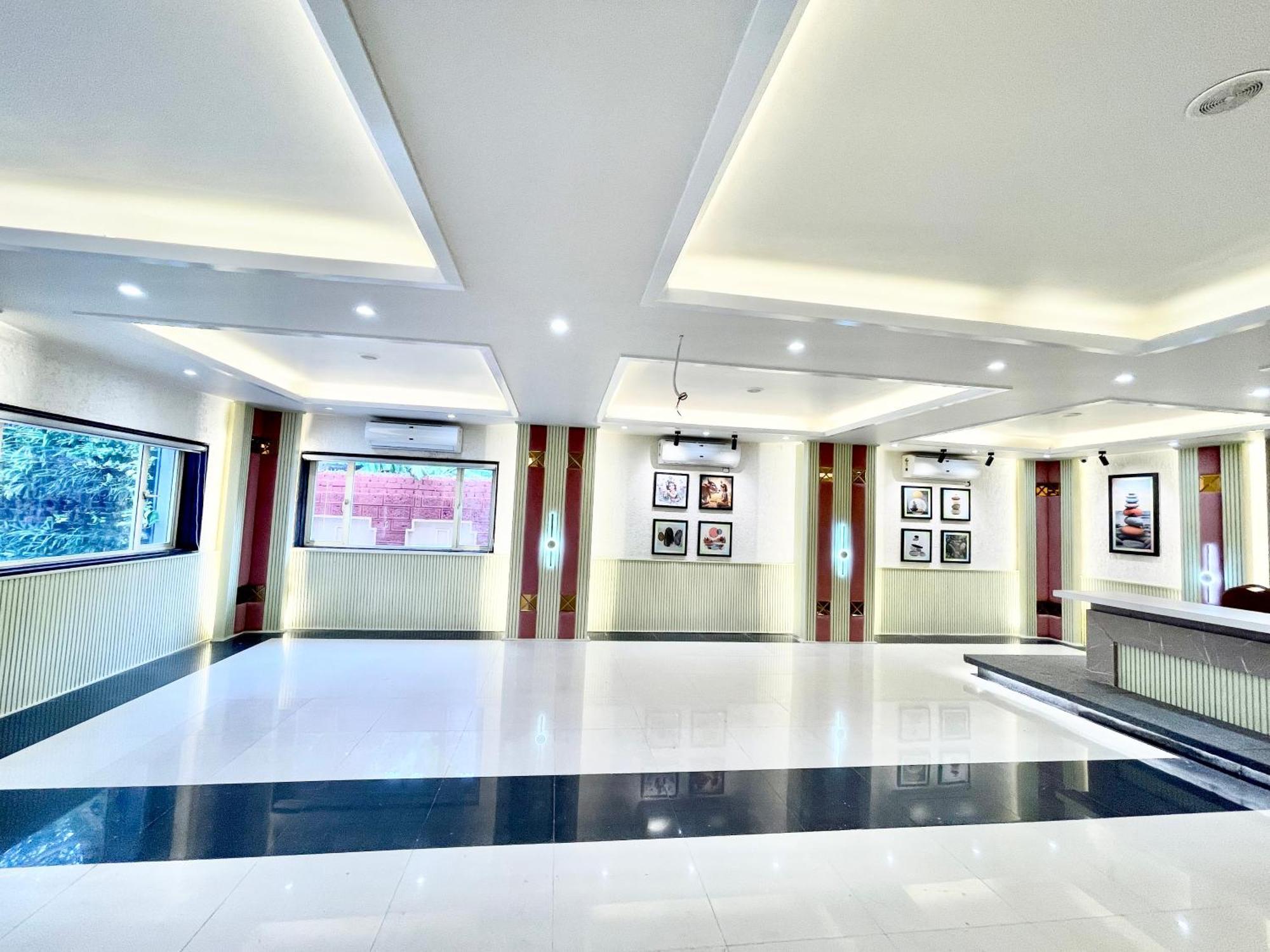 Hotel Rockbay, Puri Swimming-Pool, Near-Sea-Beach-And-Temple Fully-Air-Conditioned-Hotel With-Lift-And-Parking-Facility 3*
